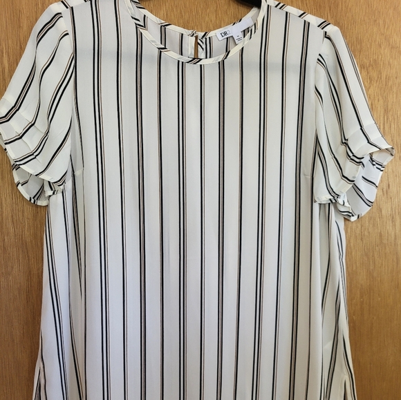 Daniel Rainn NWOT short sleeve striped blouse with split side hem, Medium - Picture 2 of 14